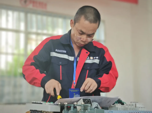 紅色錫都丨李錦：電弧繪夢(mèng)映匠心